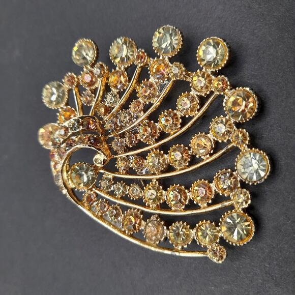 B. S. K. Mid-Century Modern Brooch, Jonquil Topaz Rhinestones, 1950s Vintage - Picture 4 of 10